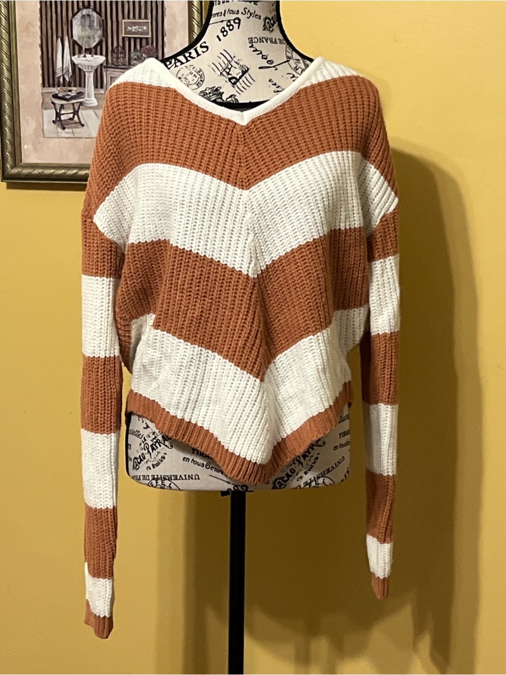 Derek Heart V-Neck Chunky Chevron Sweater in White and Rust size XL